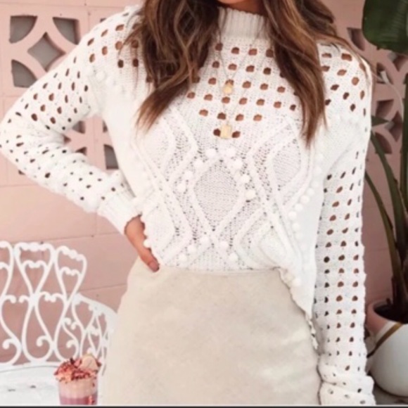 Sweaters - 5⭐️ Boho White Crop Knit Pom Pom